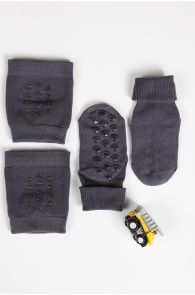 RAINER kneepads and socks for boys | Sokisahtel
