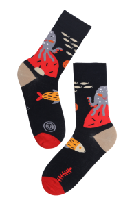 Хлопковые носки чёрного цвета с изображением осьминога в стиле книжной иллюстрации AXEL | Sokisahtel