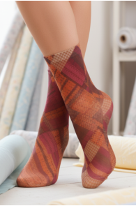Тонкие фантазийные носки с печатным рисунком в тёплых оттенках DEBORA от Sarah Borghi | Sokisahtel