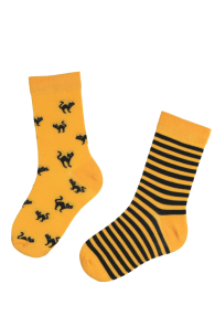 Детские хлопковые носки жёлтого цвета с изображением чёрных кошек и полосок на Хэллоуин SCAREDY-CAT | Sokisahtel