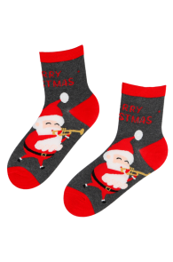 Хлопковые носки тёмно-серого цвета с изображением весёлого музыкального Деда Мороза в праздничной тематике и надписью ESTHER | Sokisahtel