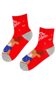 Хлопковые носки красного цвета с изображением милого северного оленёнка в праздничной тематике и надписью ESTHER | Sokisahtel