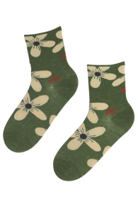 Хлопковые носки зелёного цвета с тканым цветочным узором в нежных молочных оттенках FLORET | Sokisahtel