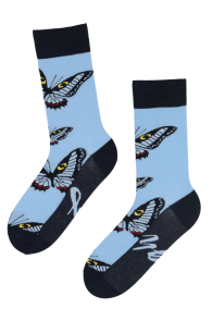 Хлопковые носки синего цвета с изображением изящных бабочек и надписью FLY HIGH | Sokisahtel