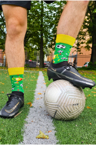Хлопковые носки зелёного цвета с узором в футбольной тематике FOOTBALL | Sokisahtel
