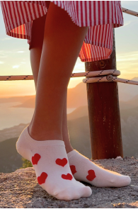 FUZZY white cotton footies with hearts | Sokisahtel