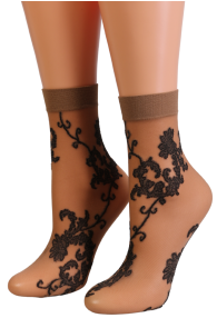 Женские тонкие фантазийные носки бежевого цвета с нежным кружевным узором чёрного цвета GOLDEN | Sokisahtel