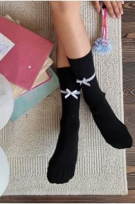 Женские носки черного цвета из вискозы с сатиновым бантиком IDA | Sokisahtel