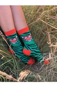 Хлопковые носки зеленого цвета с тканым изображением тигра и полосатым узором для мужчин и женщин TIGER (тигр) | Sokisahtel