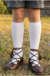 Детские хлопковые гольфы KRISS белого цвета | Sokisahtel