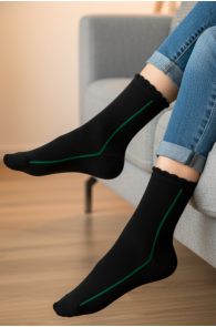 Хлопковые носки чёрного цвета с зелёной полоской KRISTI | Sokisahtel