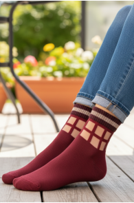 MARLEY red socks with a sparkly edge | Sokisahtel