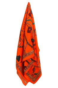 Шейный платок оранжевого цвета с яркими акцентами и узором в виде ремней и цепей MODENA | Sokisahtel