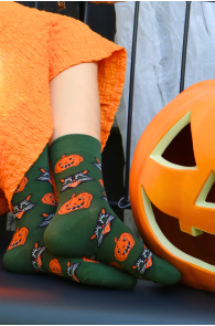 kasside ja kõrvitsatega halloweeni sokid