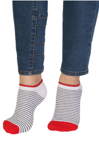 Хлопковые укороченные (спортивные) носки белого цвета с полосатым узором и красным мыском RUBY | Sokisahtel