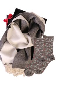 Alpakavillast kahepoolse salli ja WONDERLAND sokkidega kinkekarp naistele | Sokisahtel