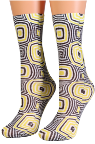 Фантазийные носки сине-жёлтого цвета с геометрическим узором KAROLINE от Sarah Borghi | Sokisahtel