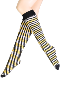 Фантазийные гольфы чёрно-белого цвета в жёлтую полоску LINDA от Sarah Borghi | Sokisahtel