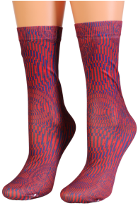 Фантазийные носки сине-красного цвета с узором-иллюзией MARTHA от Sarah Borghi | Sokisahtel