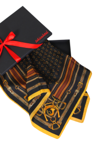 Шейный платок чёрного цвета с элегантным узором в виде верховой сбруи в золотистых тонах SCARF | Sokisahtel