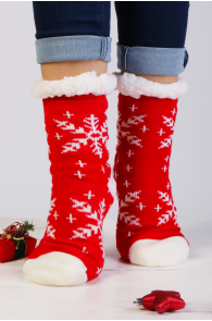 Теплые домашние носки красного цвета с узором в зимних мотивах и нескользящей подошвой FREIA | Sokisahtel