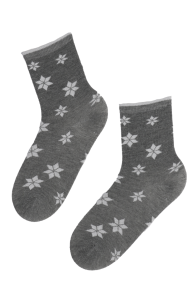 Хлопковые носки серого цвета в рождественской тематике с узором в виде снежинок MERRY (веселый) | Sokisahtel