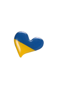 Heart-shaped pin in the colours of the UKRAINE flag | Sokisahtel