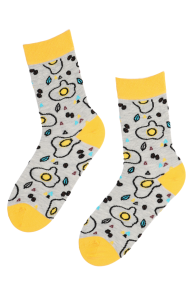 Хлопковые носки серого цвета с изображением аппетитной яичницы и кофейных зерен MORNING EGGS | Sokisahtel