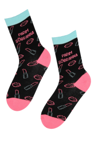 Хлопковые носки черного цвета с изображением ярких розовых губ и помады и с надписью XOXO PARIM SÕBRANNA (лучшая подруга) | Sokisahtel
