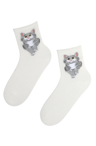 Хлопковые носки белого цвета с изображением умилительного серого котика SUZIE | Sokisahtel