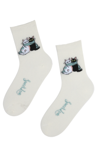 Хлопковые носки белого цвета с изображением милых воркующих котиков и надписью SWEET LOVE | Sokisahtel