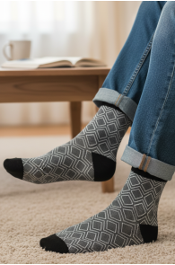 TARMO musta värvi rombimustriga puuvillased sokid | Sokisahtel