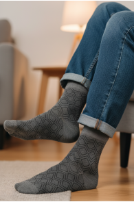 TARMO tumehallid rombimustriga puuvillased sokid | Sokisahtel