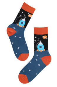 Хлопковые носки синего цвета с изображением ракеты и космического пространства SPACED OUT | Sokisahtel