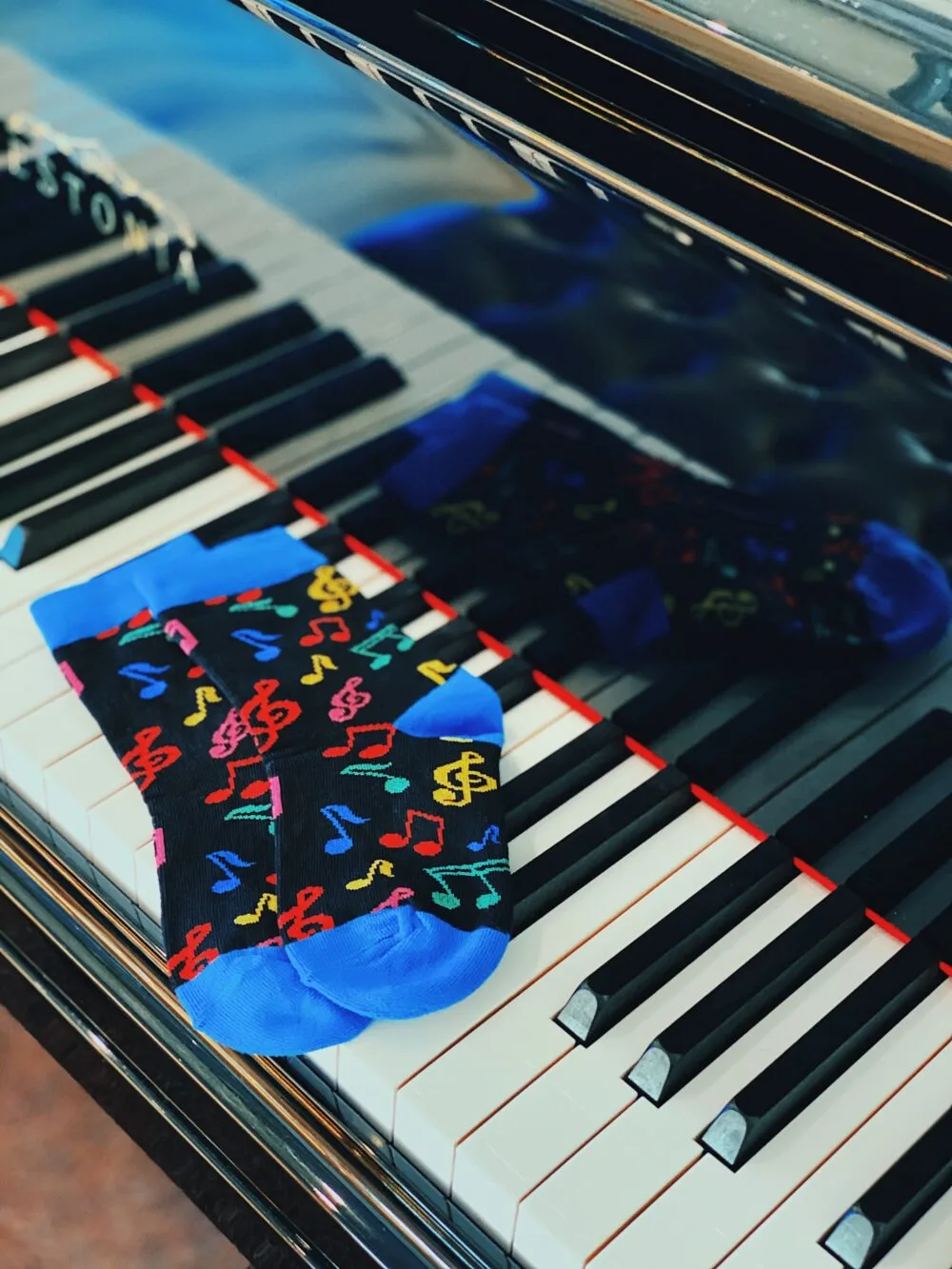 MUSIC kirjud sokid lastele