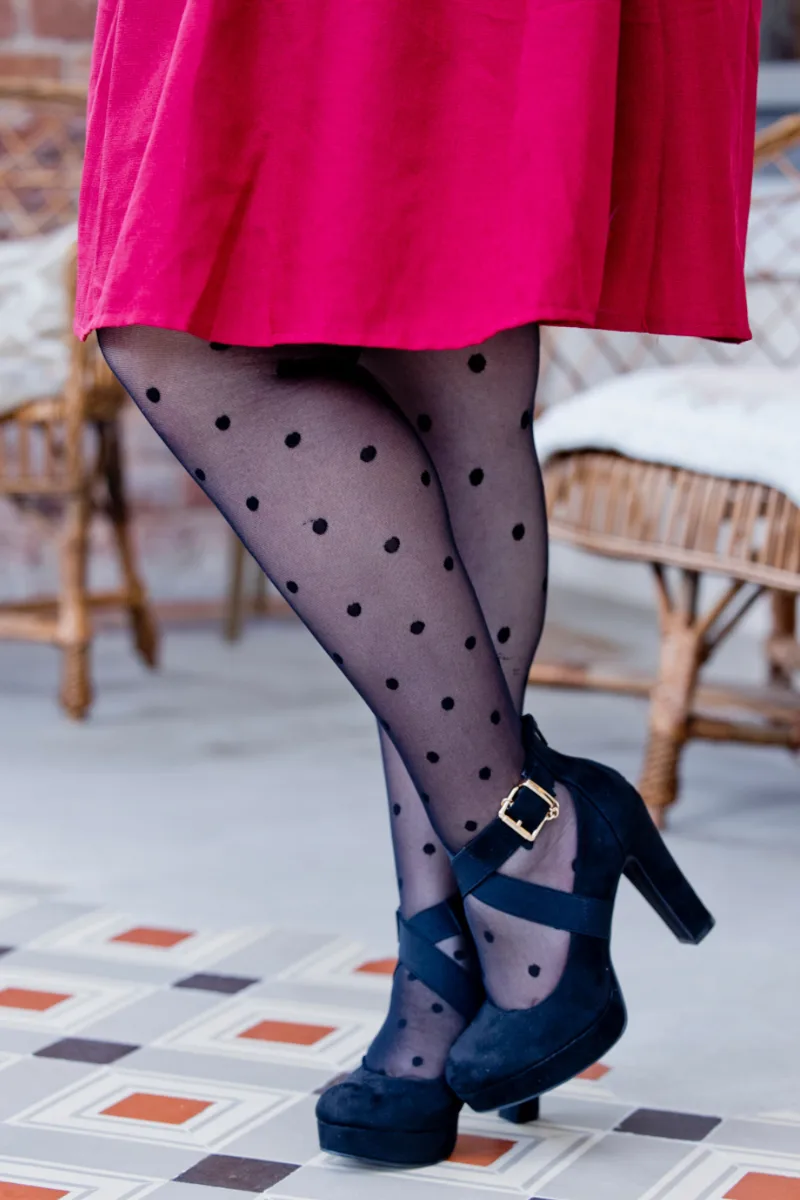 DOTS plus size musta värvi täpilised sukkpüksid