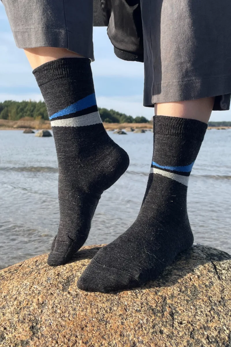 ESTONIA tumehallid meriinovillased sokid