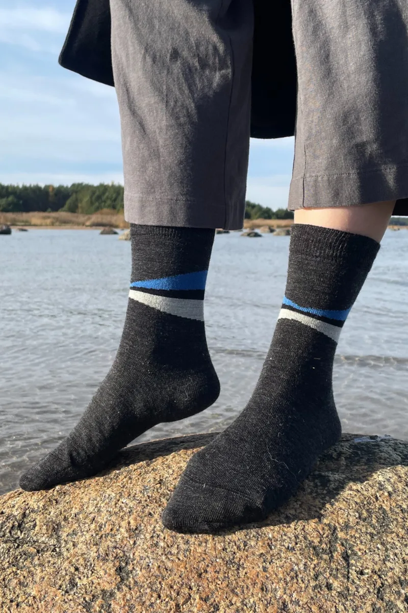 ESTONIA tumehallid meriinovillased sokid