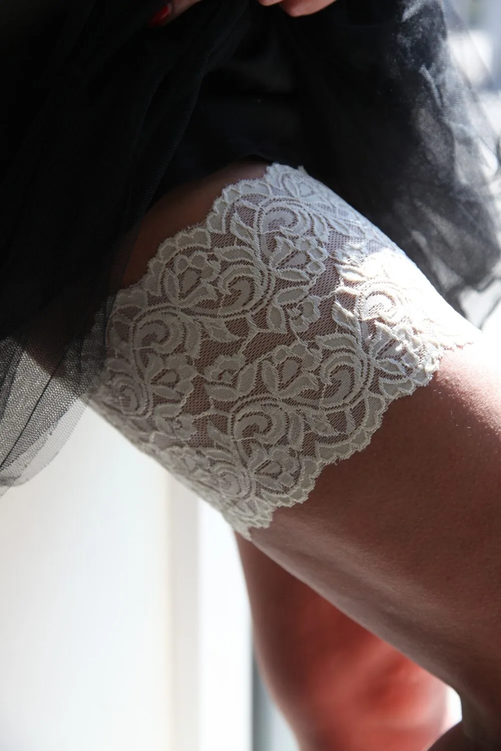 BESTSOCKDRAWER valged hõõrdumisvastased pitsilised reiekaitsmed