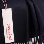 Alpakavillane tumesinine pleed