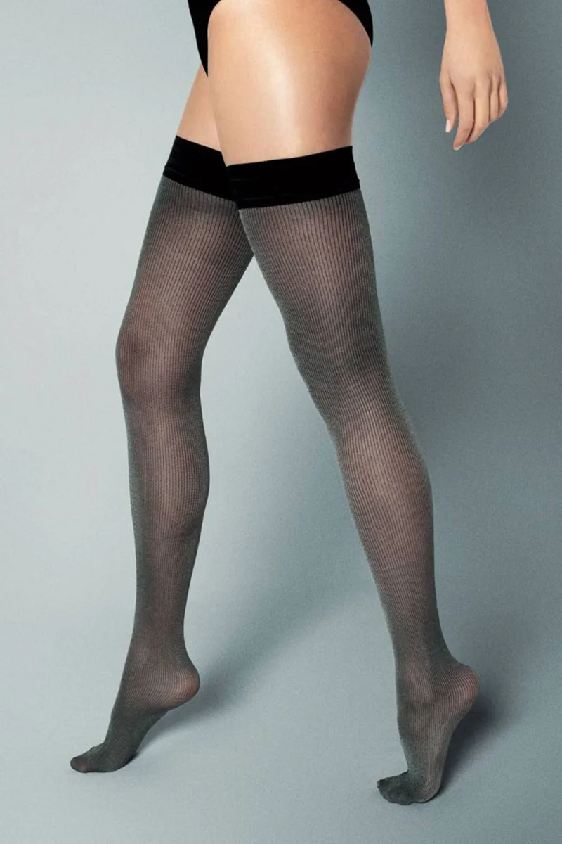 KRISTA 30DEN elegantsed triibumustriga sukad