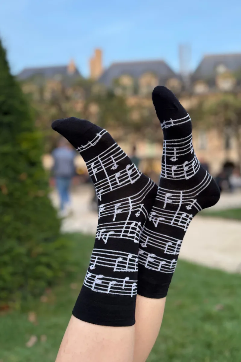 MUSIC nootidega musta värvi puuvillased sokid