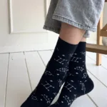 ZODIAC tumesinised puuvillased tähemärkidega sokid