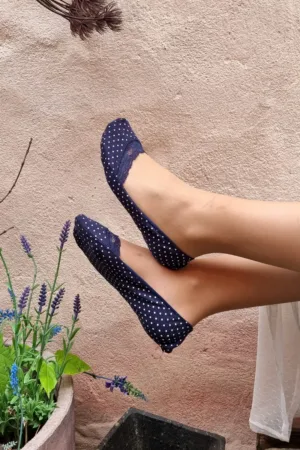 POIS tumesinised täpilised stepsid
