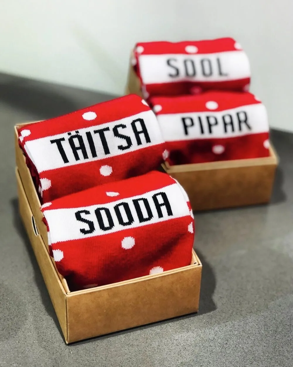 TÄITSA SOODA punased puuvillased sokid