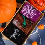 Halloweeni kinkekarp ZOMBIE 3 sokipaariga