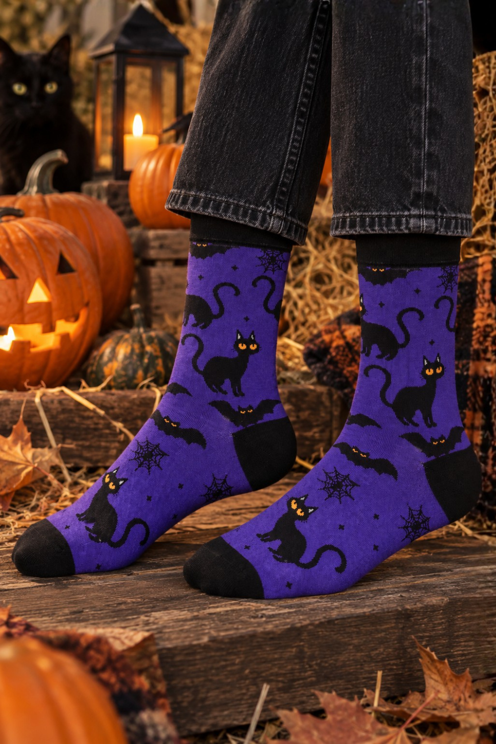 BOOKY mustade kassidega lillad Halloweeni sokid