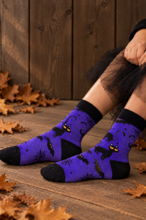 BOOKY mustade kassidega lillad Halloweeni sokid lastele