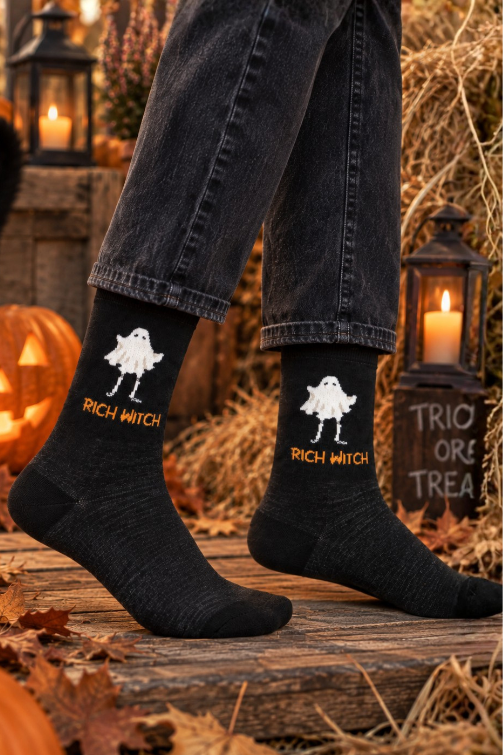 RICH WITCH kummitusega musta värvi Halloweeni sokid