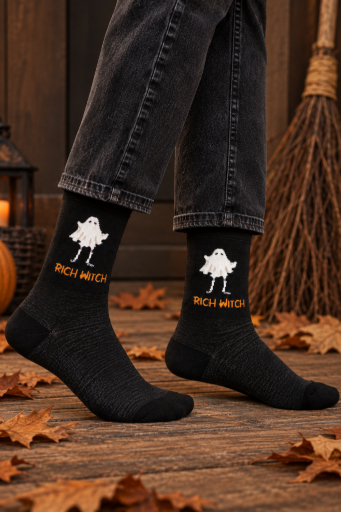 RICH WITCH kummitusega musta värvi Halloweeni sokid